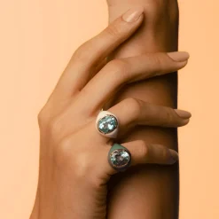 Anello Mon Chevalier - Smalto bianco e pietra Topazio Azzurro